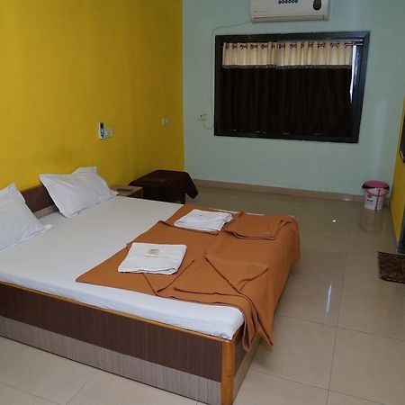 Hotel Umesh Даман Екстер'єр фото