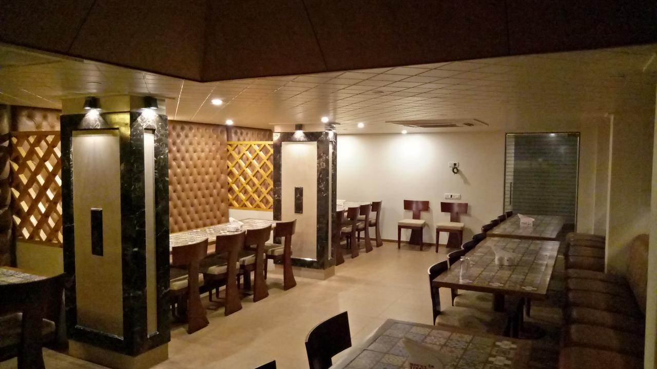 Hotel Umesh Даман Екстер'єр фото