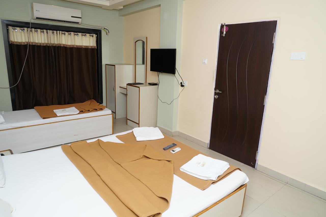 Hotel Umesh Даман Екстер'єр фото