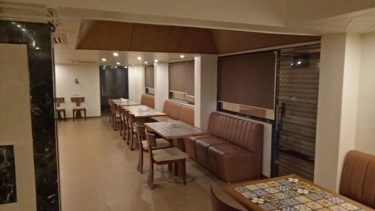 Hotel Umesh Даман Екстер'єр фото