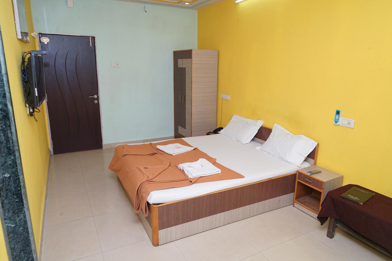 Hotel Umesh Даман Екстер'єр фото
